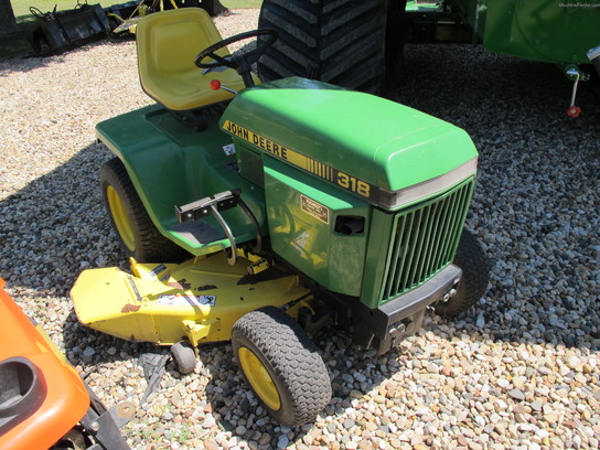 1989 John Deere 318