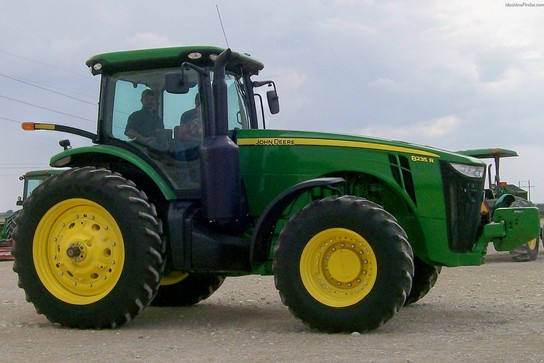 2012 John Deere 8235R