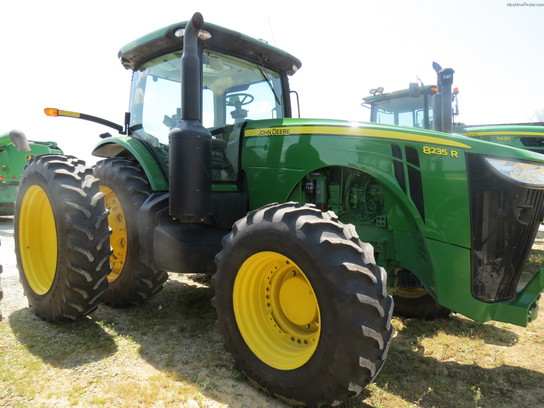 2011 John Deere 8235R