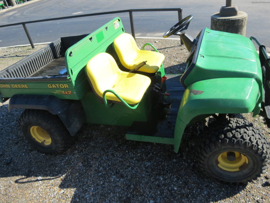 2002 John Deere 4X2