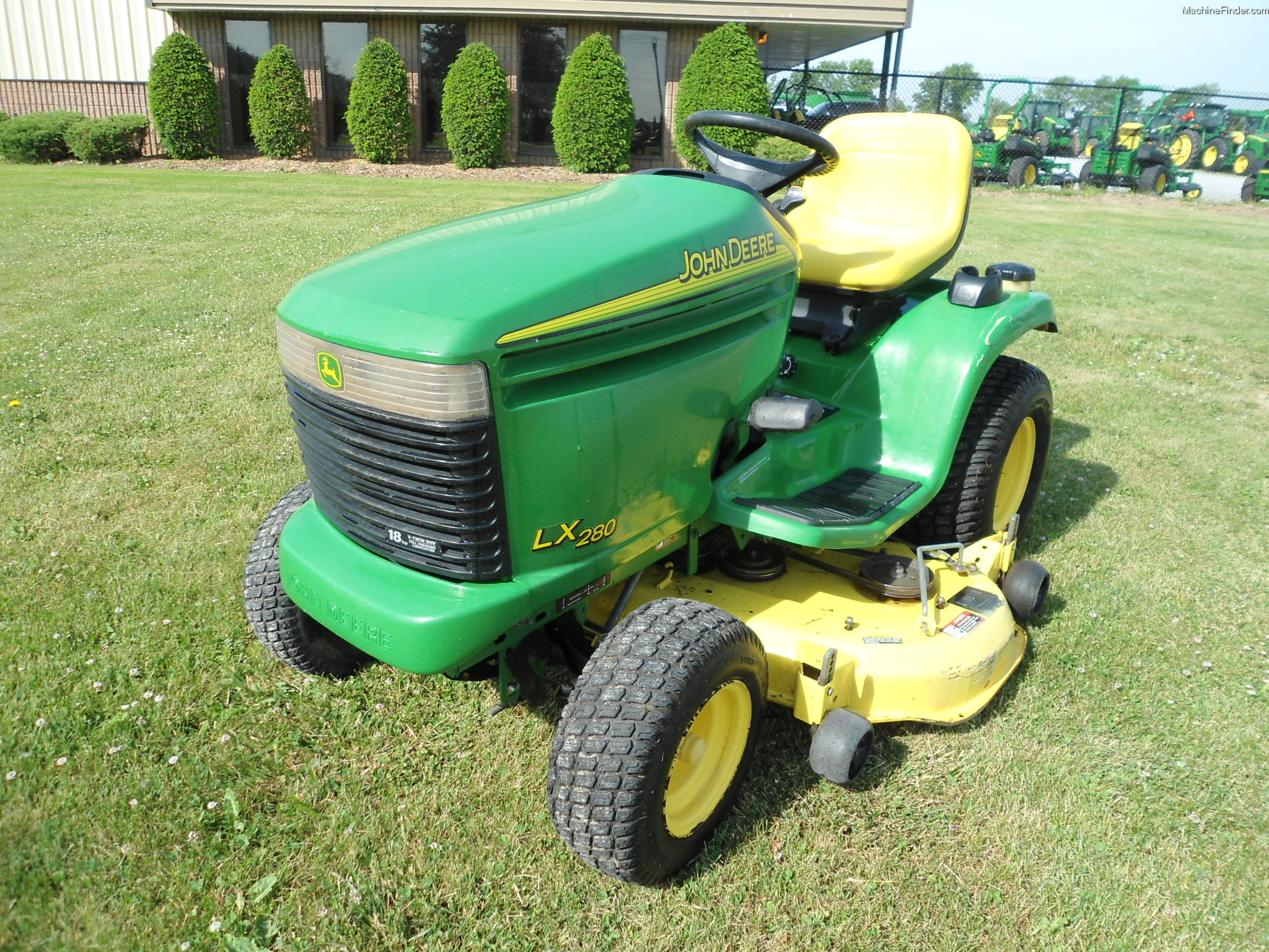 2005 John Deere LX280 Lawn & Garden and Commercial Mowing John Deere