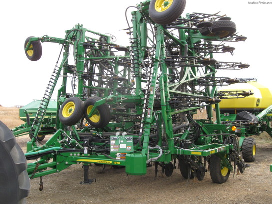 2011 John Deere 1870