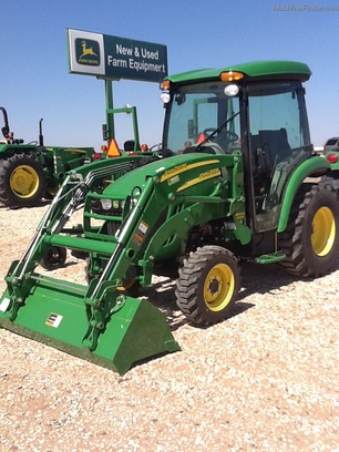 2012 John Deere 3320 CAB