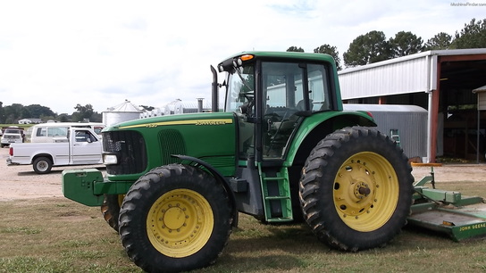 2005 John Deere 7520 Cab