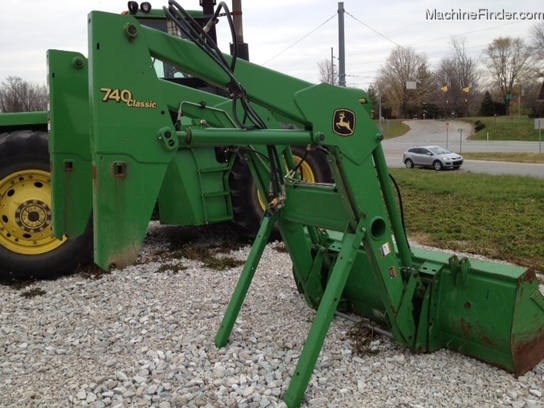 2001 John Deere 740