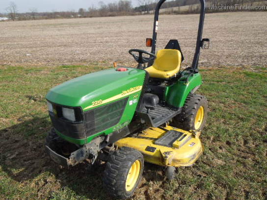 2004 John Deere 2210