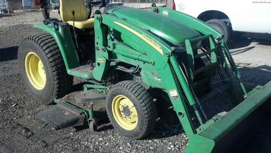 2005 John Deere 3320