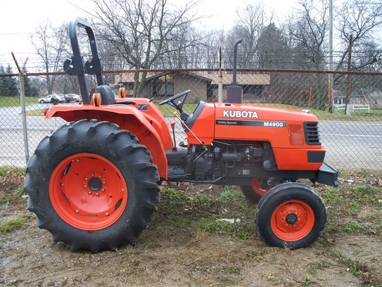  Kubota M4900