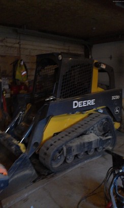 2011 John Deere CT323D