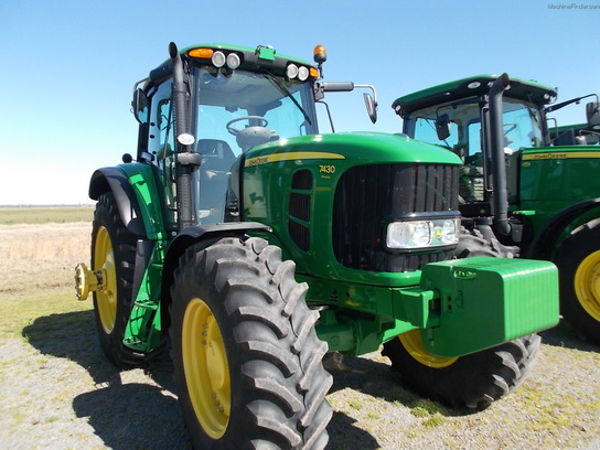 2012 John Deere 7430