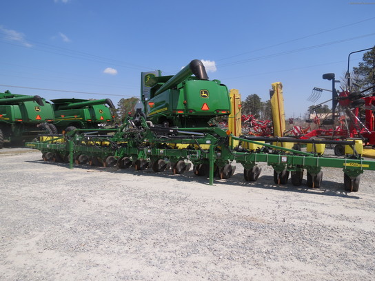 2004 John Deere 1720