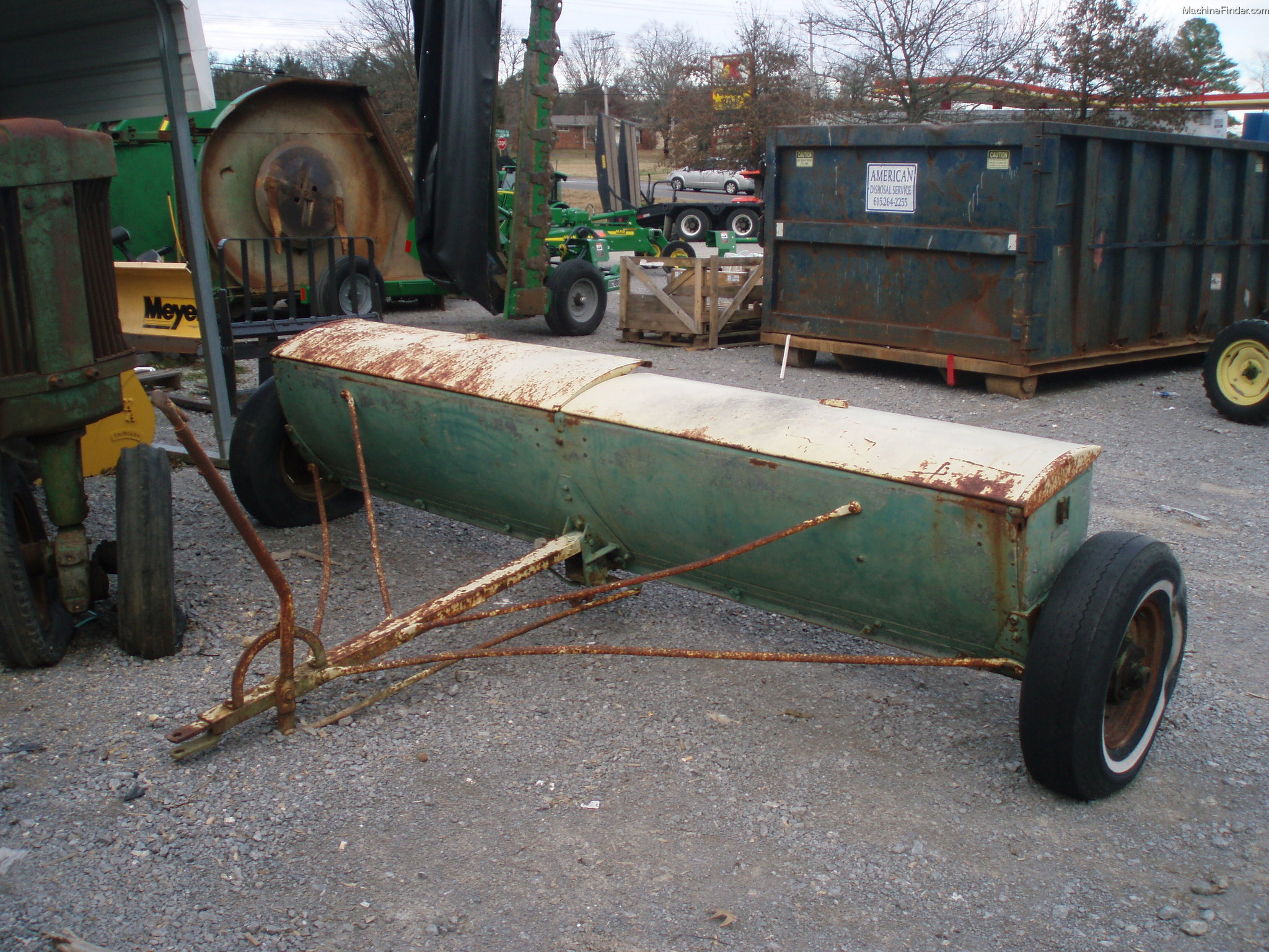 2000 New Idea Pull Type Spreaders Fertilizer & Manure John Deere
