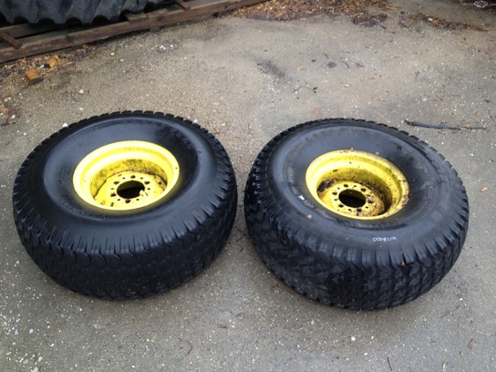  John Deere 36X13.50X15