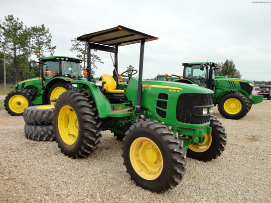 2010 John Deere 6100D