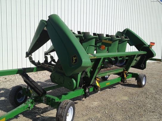 2001 John Deere 693
