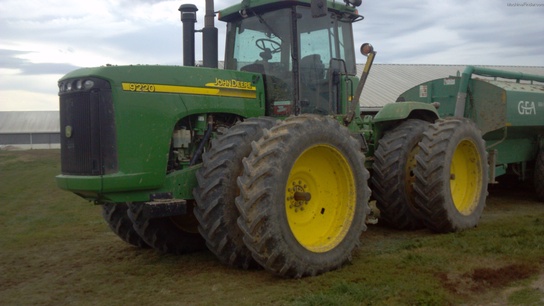 2004 John Deere 9220