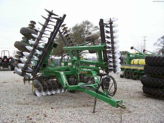 2002 John Deere 637