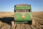2001 John Deere 567