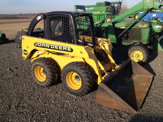 2001 John Deere 250