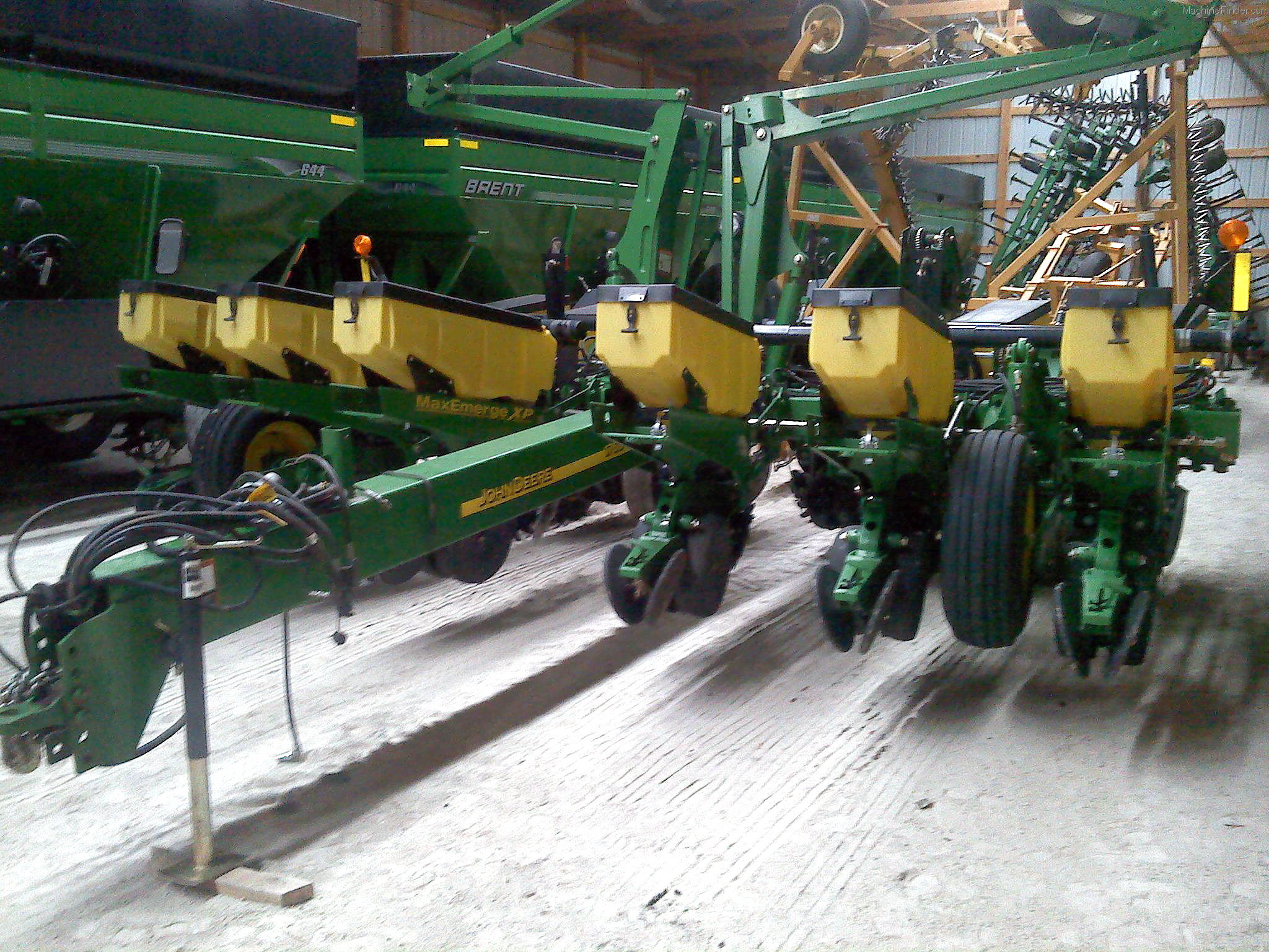 2011 John Deere 1760 Planting & Seeding - Planters - John Deere