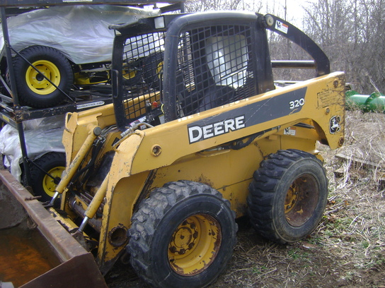 2005 John Deere 320