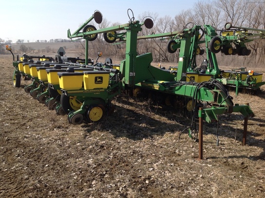 1993 John Deere 7200