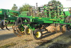 2011 John Deere 2700  7 SHANK