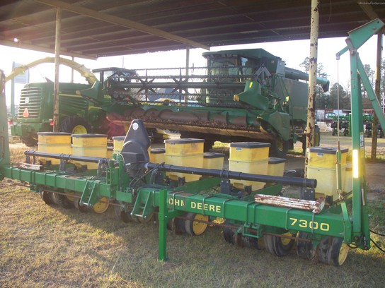 1991 John Deere 7300