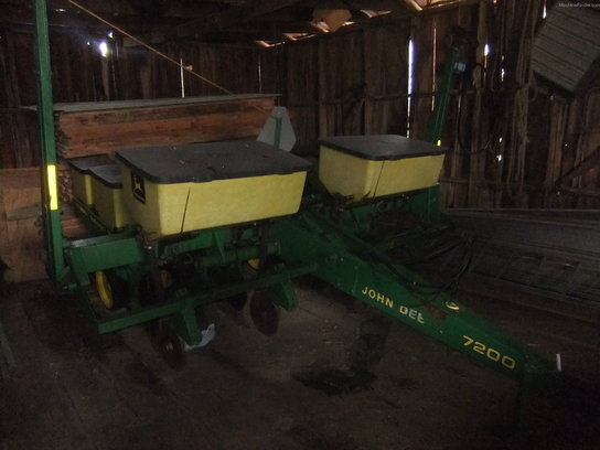  John Deere 7200