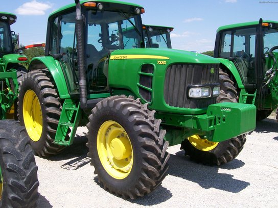 2008 John Deere 7330