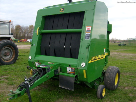 2001 John Deere 567