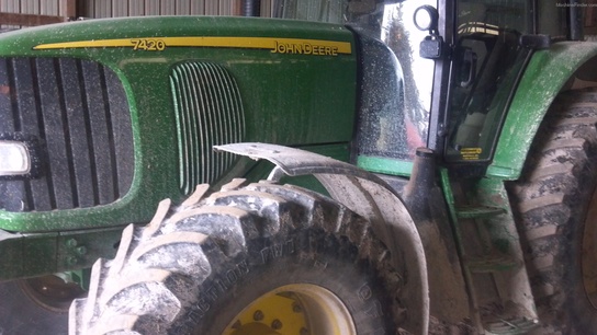 2004 John Deere 7420