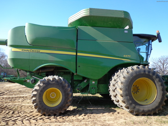 2012 John Deere S670