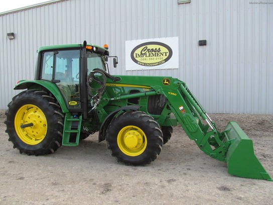 2011 John Deere 7230