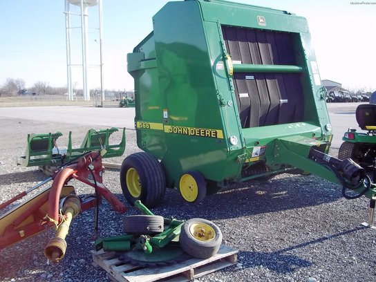 2000 John Deere 566