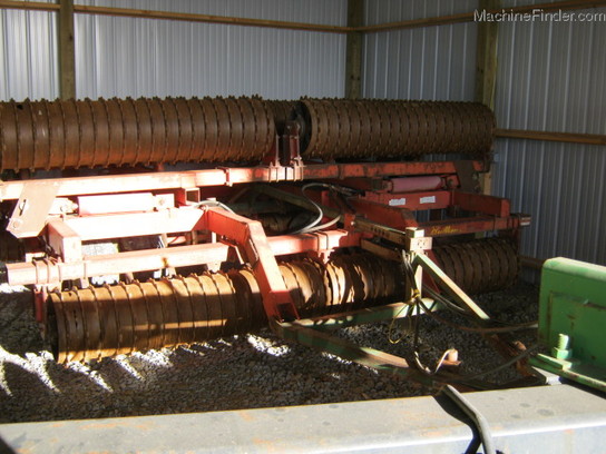 Brillion 25 foot folding cultipacker Tillage - John Deere MachineFinder