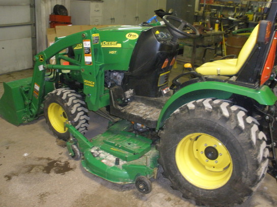 2011 John Deere 2320