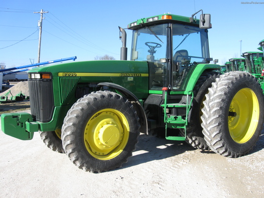1997 John Deere 8200