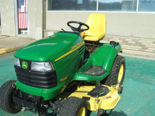  John Deere X585