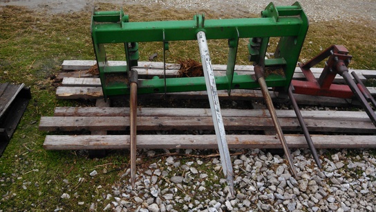  John Deere 3-TINE BALE SPEAR