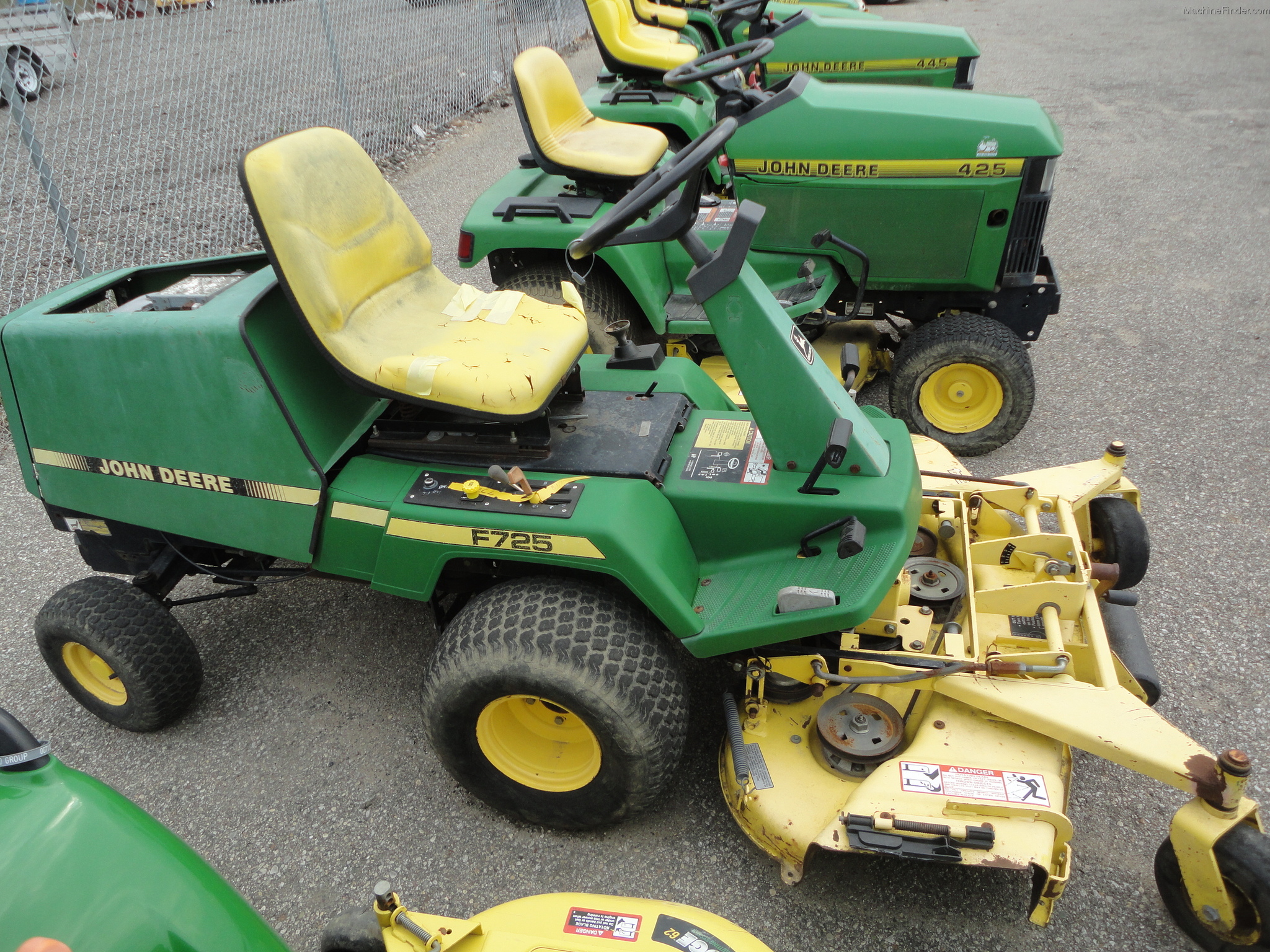 1991 John Deere F725 Lawn & Garden and Commercial Mowing John Deere