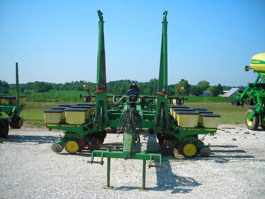  John Deere 7200