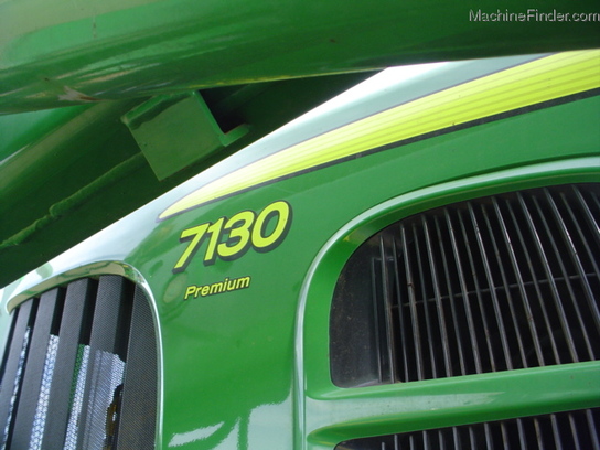 2010 John Deere 7130