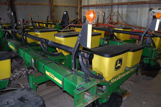2004 John Deere 1700