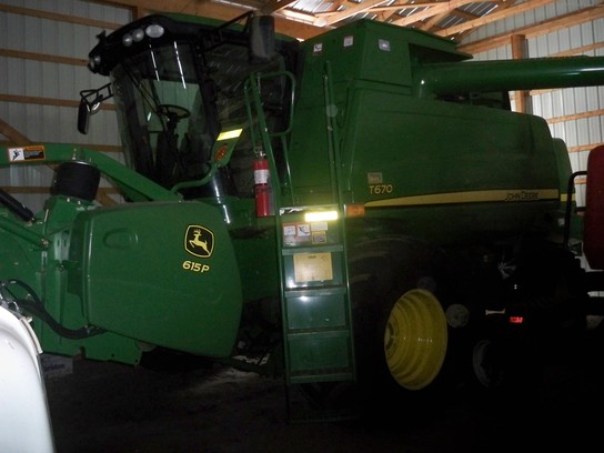2009 John Deere T670