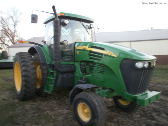 2004 John Deere 7820