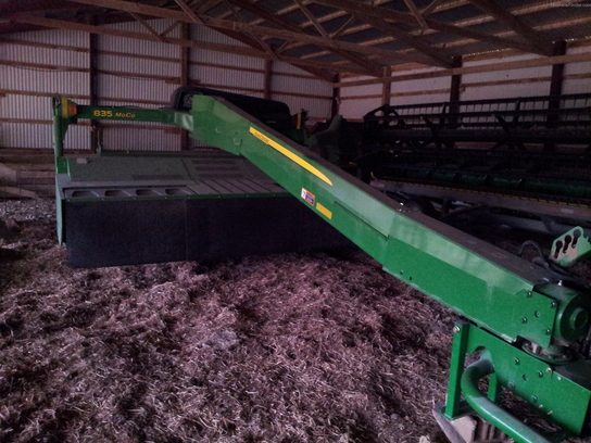 2011 John Deere 835