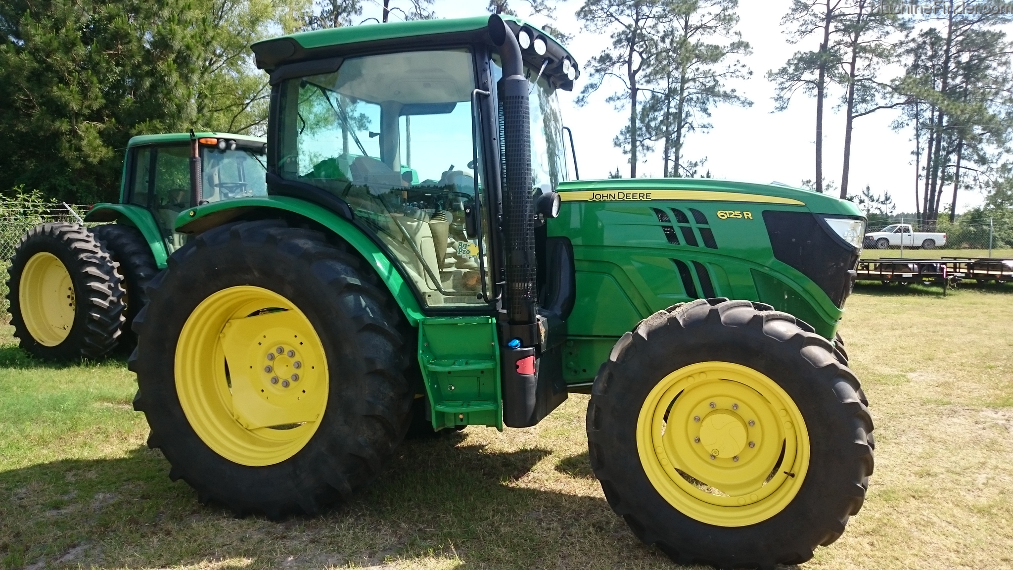 2014 John Deere 6125R Image 3