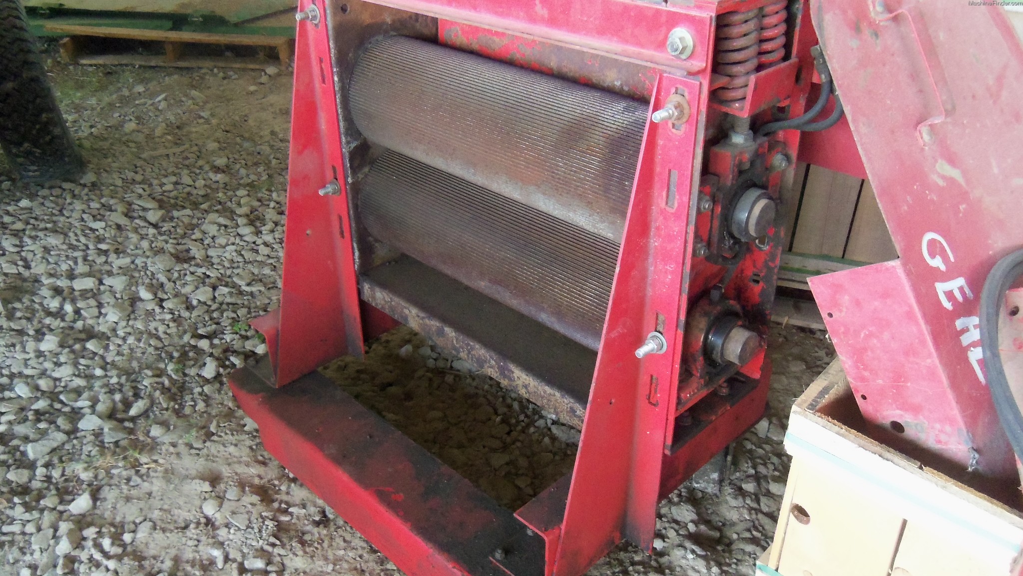 2002 Gehl 1275 Image 5