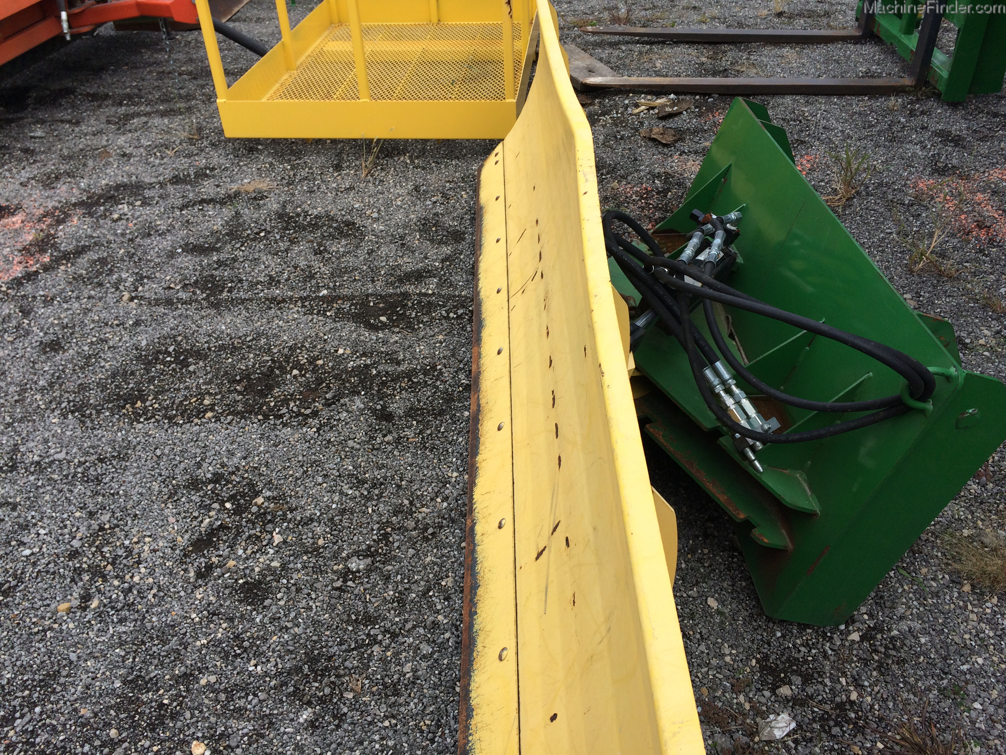 2013 MAST 10'FB Image 3